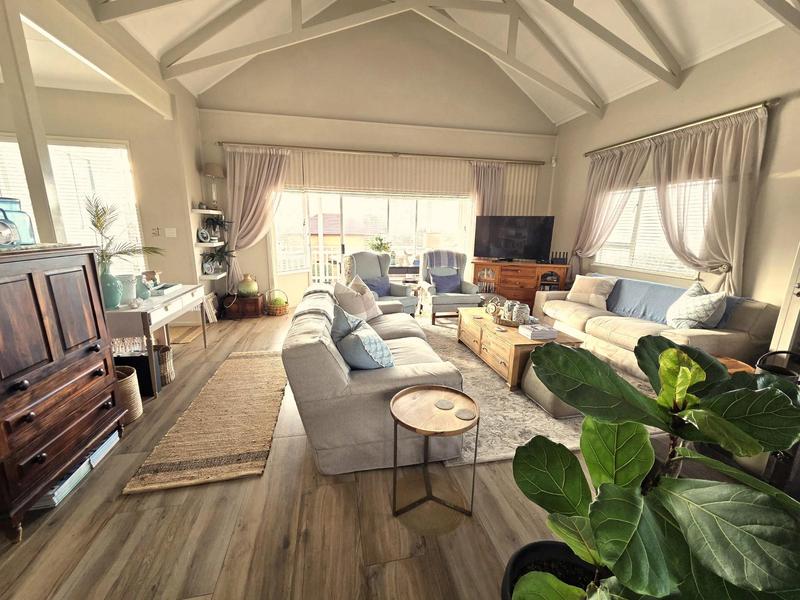 5 Bedroom Property for Sale in Outeniqua Strand Western Cape
